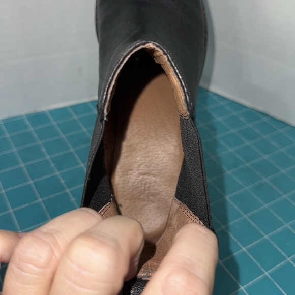 Frye Black Leather Chelsea Ankle Pull On Bootie Winter GUC Women’s Size 6 Med - Picture 9 of 15